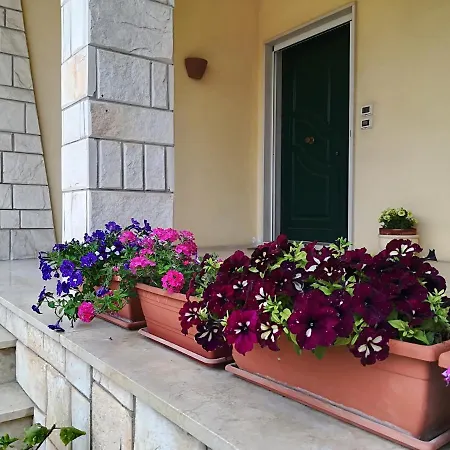 Vakantiehuis Modern Holiday In Good Location - Casa Vacanze Milena