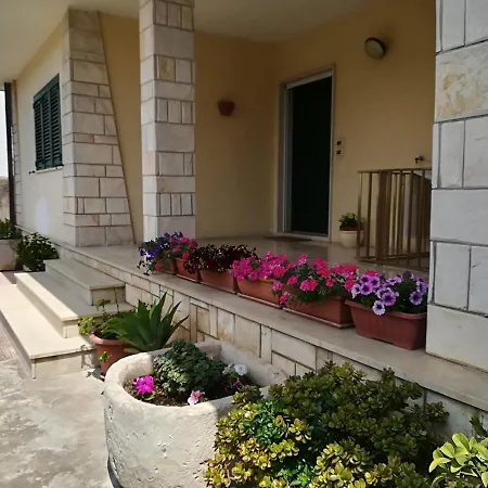 Vakantiehuis Modern Holiday In Good Location - Casa Vacanze Milena *