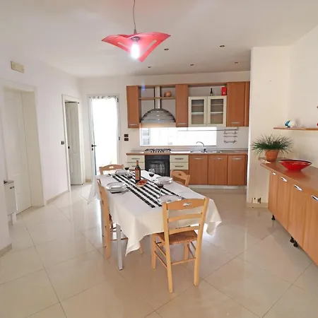 Modern Holiday In Good Location - Casa Vacanze Milena