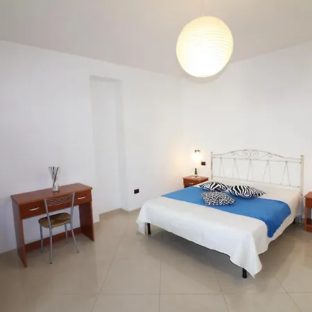 Vakantiehuis Modern Holiday In Good Location - Casa Vacanze Milena *