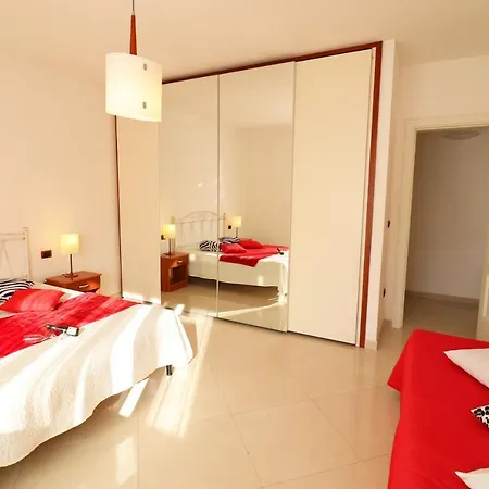 Vakantiehuis Modern Holiday In Good Location - Casa Vacanze Milena *