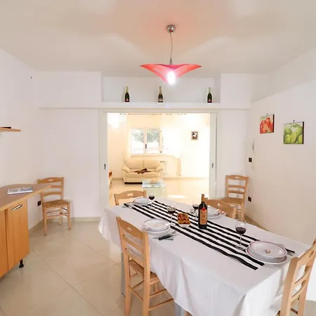 Vakantiehuis Modern Holiday In Good Location - Casa Vacanze Milena