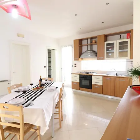 Vakantiehuis Modern Holiday In Good Location - Casa Vacanze Milena