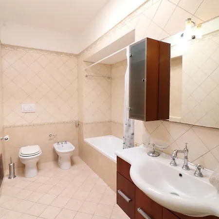 Vakantiehuis Modern Holiday In Good Location - Casa Vacanze Milena