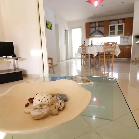 Vakantiehuis Modern Holiday In Good Location - Casa Vacanze Milena